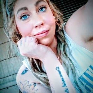 Meet your Posher, Candace